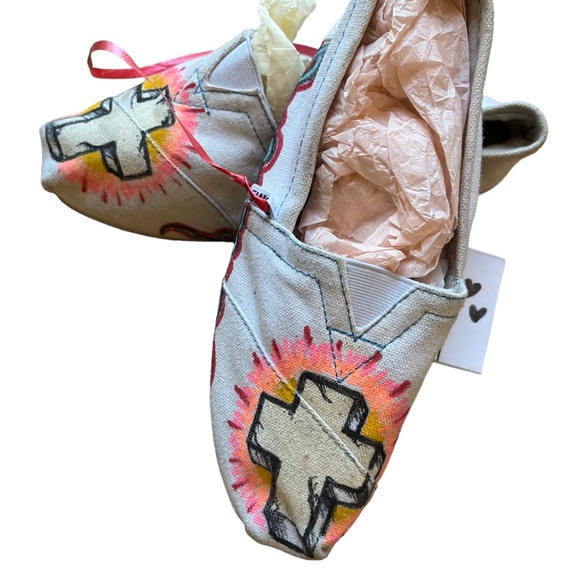 TOMS SHOES - Picture 1 of 8